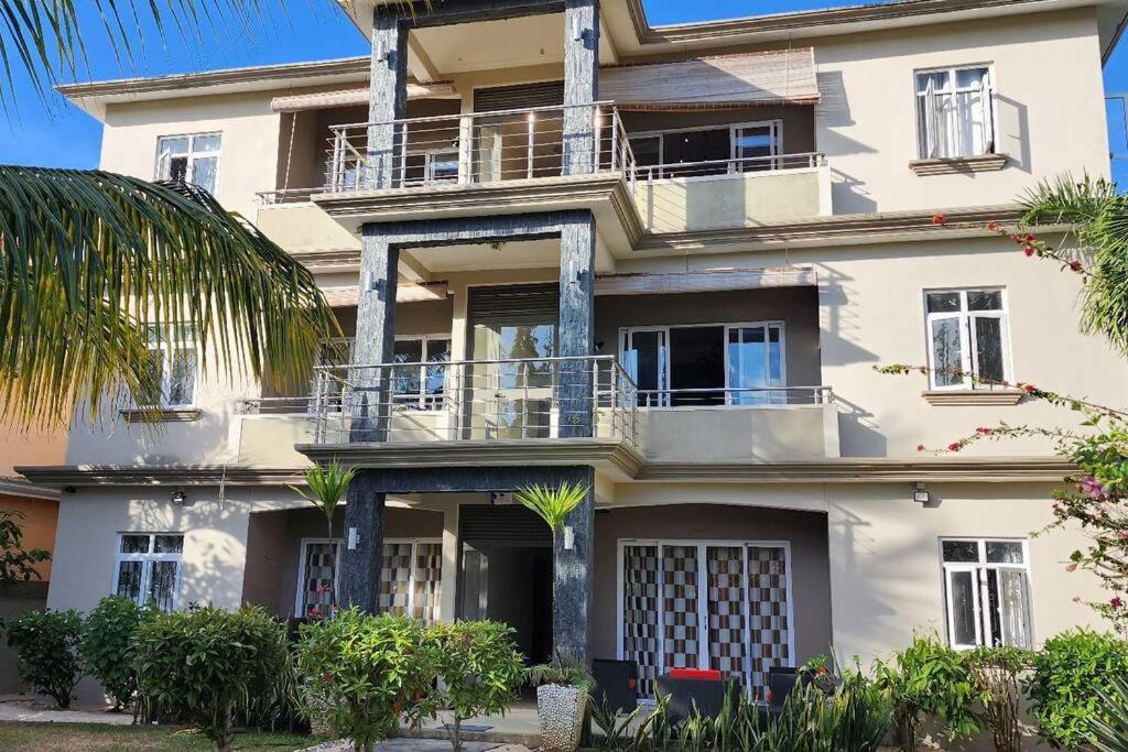 Number 9, 2Nd Floor,Pebble Bay Appartments Grand Bay Luaran gambar